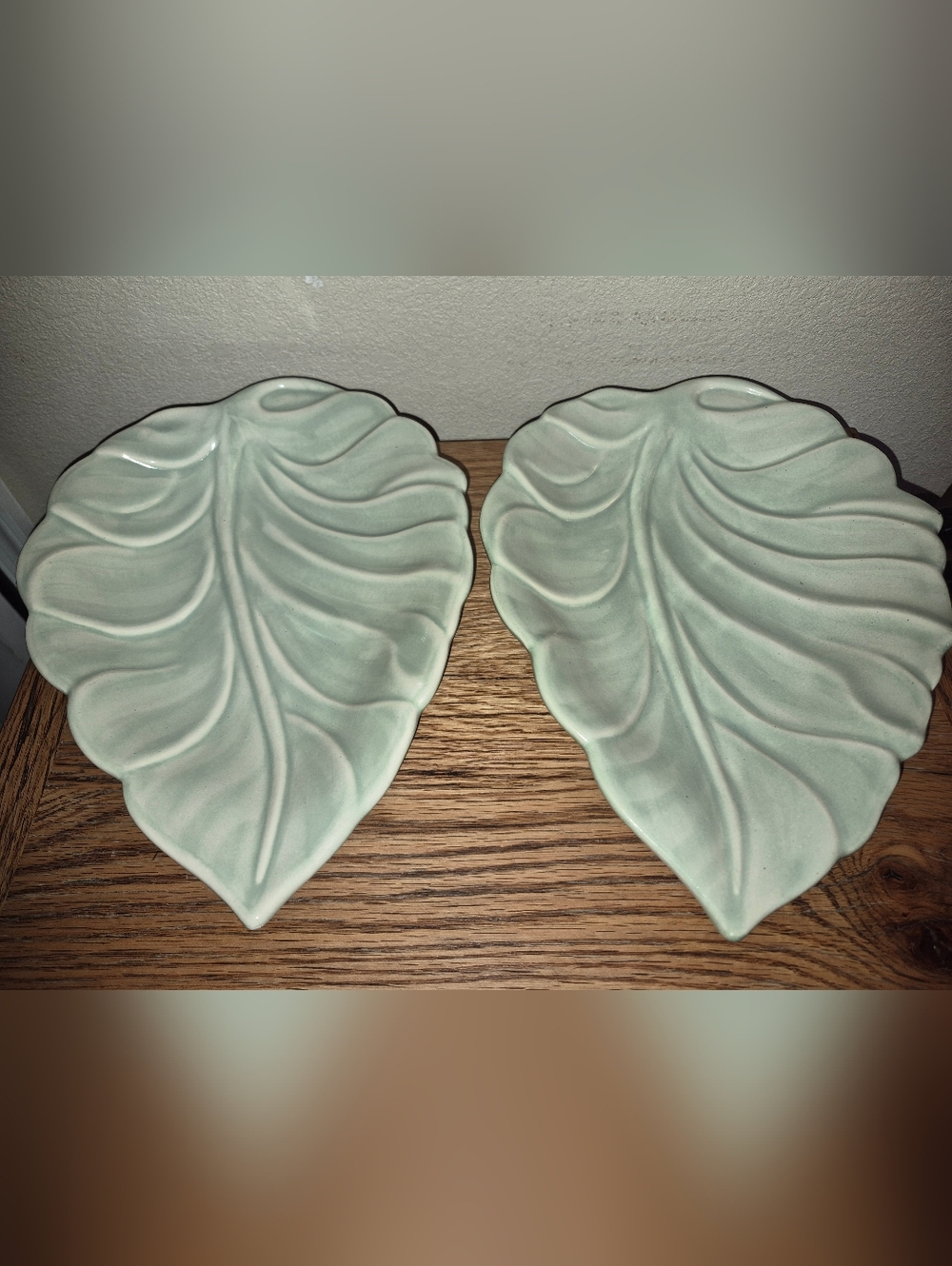 2 Vintage Royal Haeger Celadon Green Leaf-Shaped Platters, Serving Dishes - Picture 2 of 3